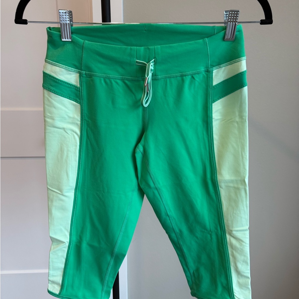 Lululemon heat it up crop pants size 8 never worn